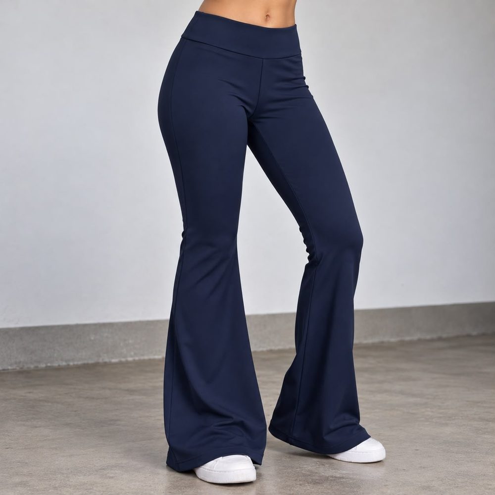 Pantalón bota campana azul oscuro, vista de la caída desde la cadera